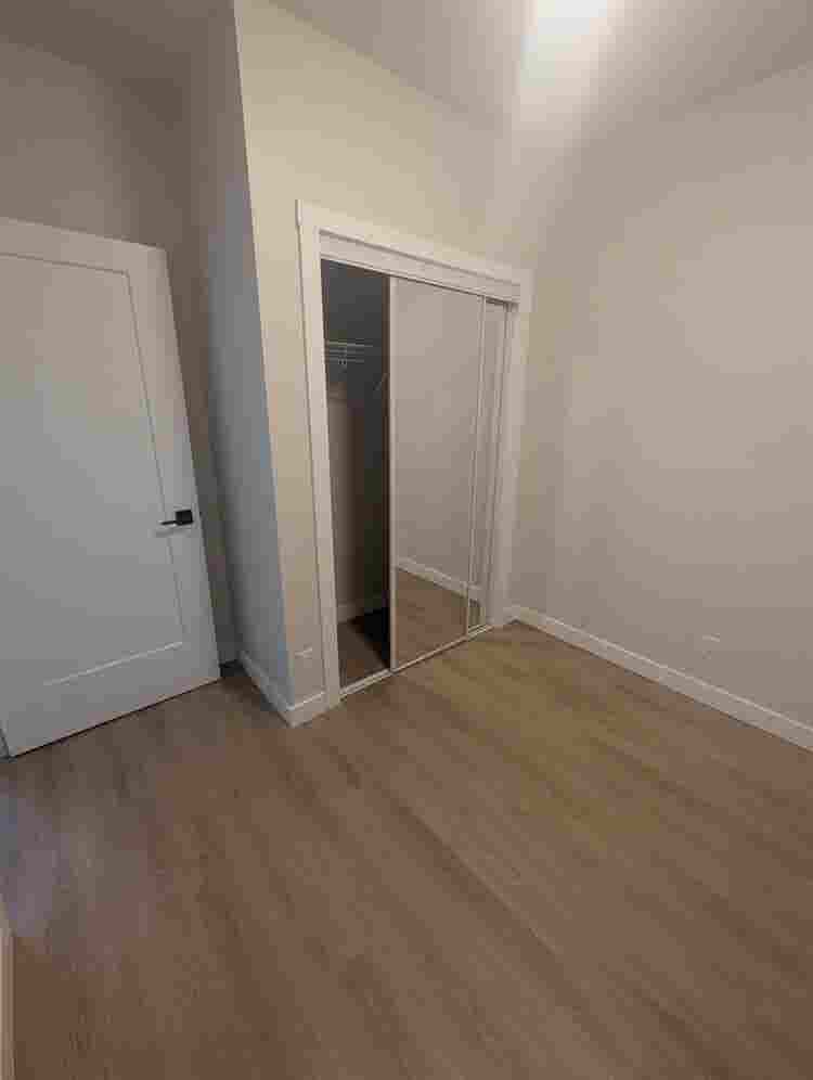 Single bedroom in -Bath Apt!
