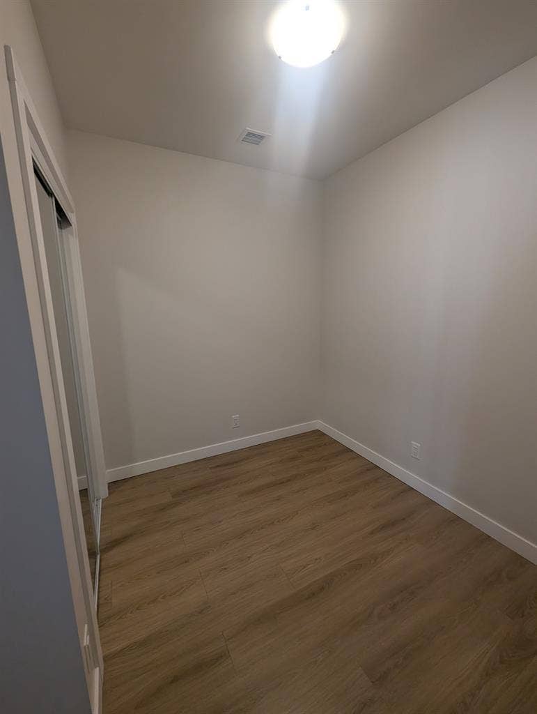 Single bedroom in -Bath Apt!