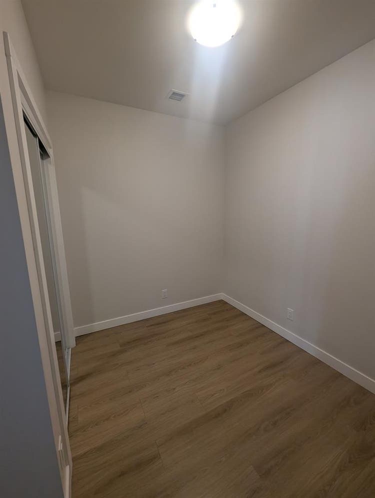 Single bedroom in -Bath Apt!