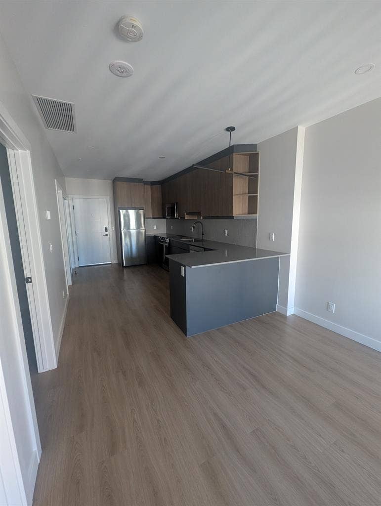 Single bedroom in -Bath Apt!