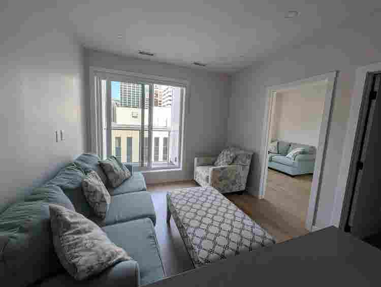 Single bedroom in -Bath Apt!