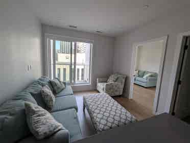 Single bedroom in -Bath Apt!