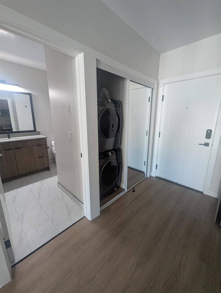 Single bedroom in -Bath Apt!