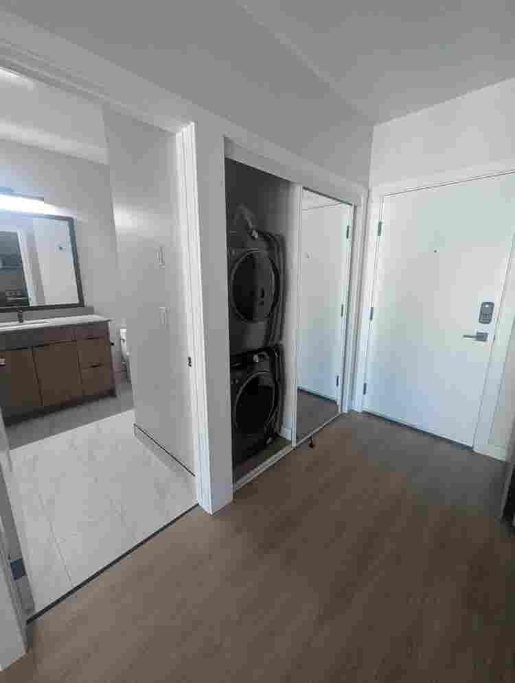 Single bedroom in -Bath Apt!