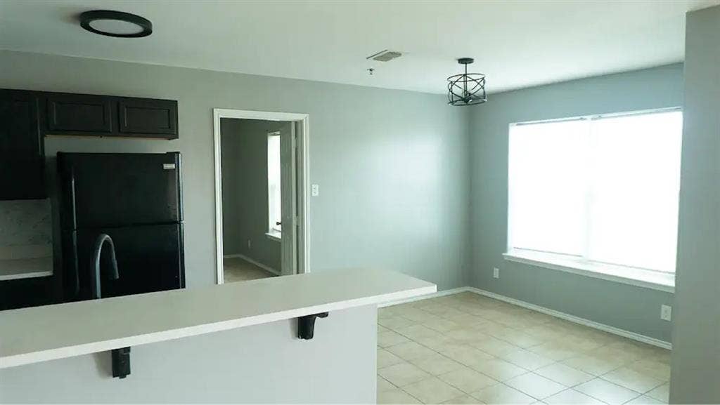 BATH APARTMENT ON SOUTH TH