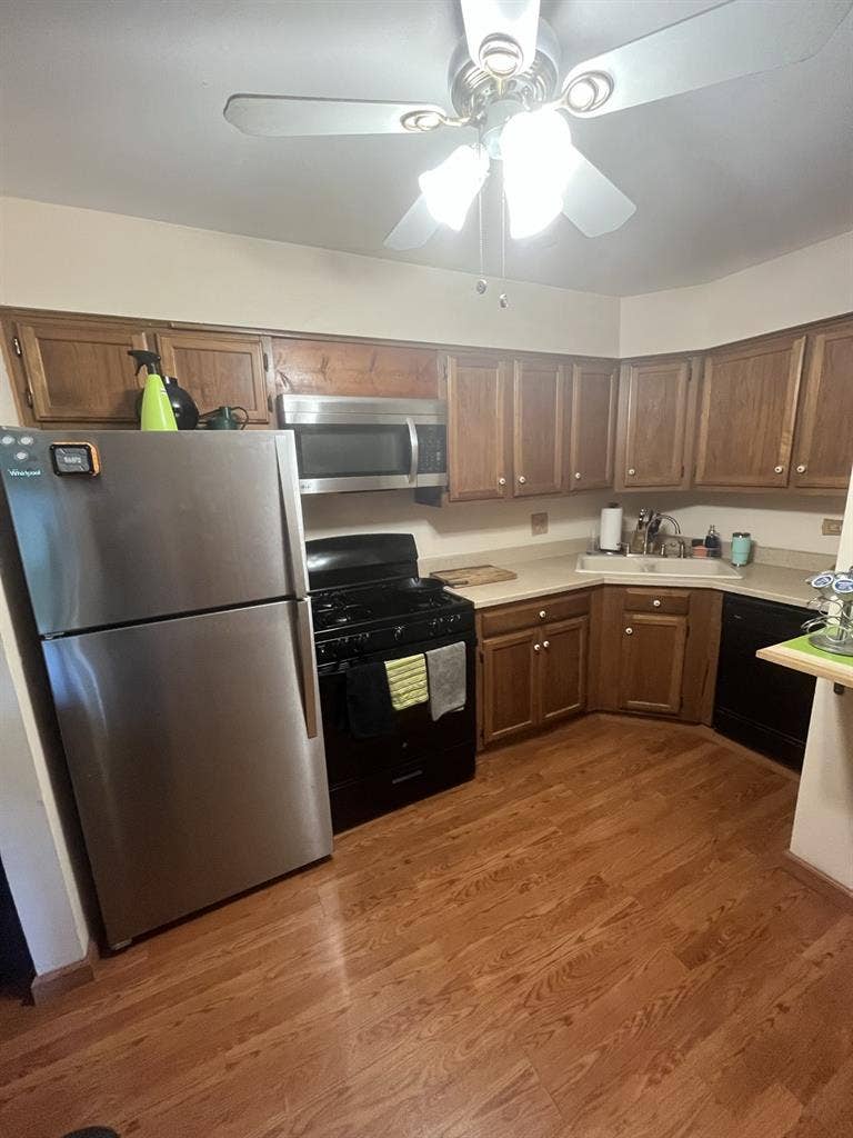 Room available in Vernon Hills 2br
