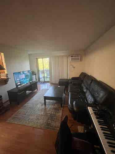 Room available in Vernon Hills 2br
