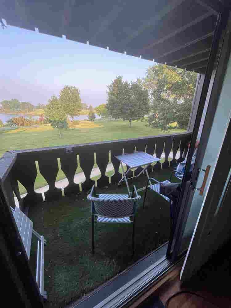 1 Room in Vernon Hills