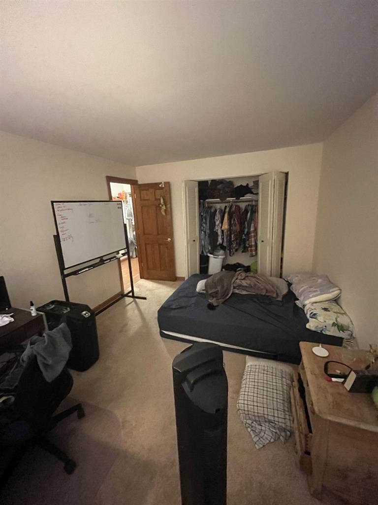 1 Room in Vernon Hills