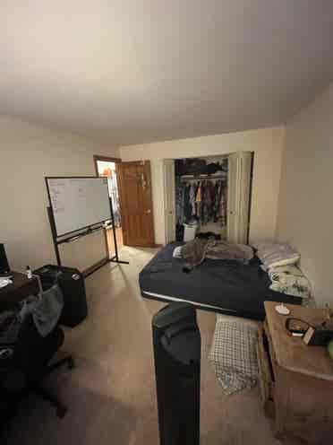 1 Room in Vernon Hills