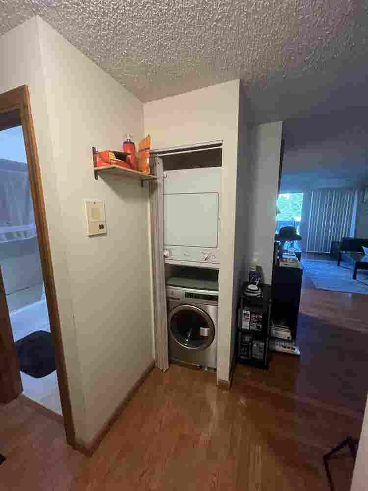 1 Room in Vernon Hills