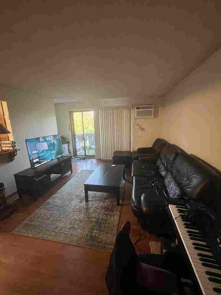 1 Room in Vernon Hills