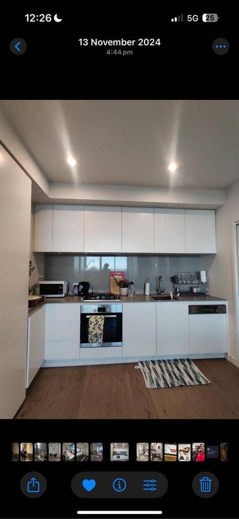 South Melbourne room available!