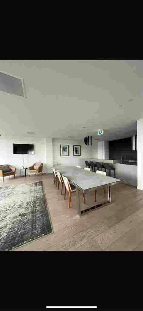 South Melbourne room available!