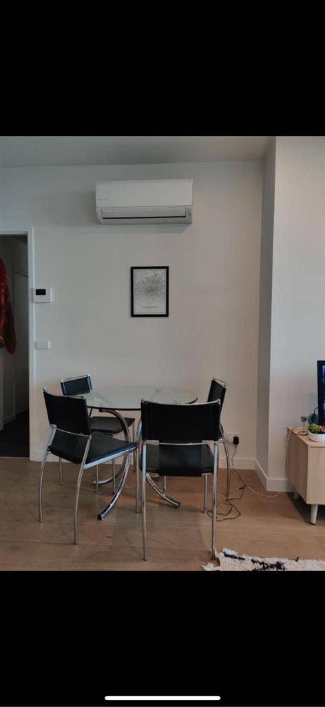 South Melbourne room available!
