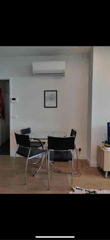 South Melbourne room available!