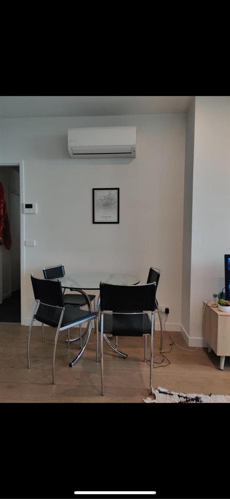 South Melbourne room available!
