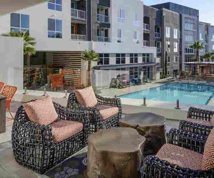Spacious Room & Bath in Luxury Apts