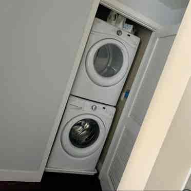 Private room & bath in luxury apts!