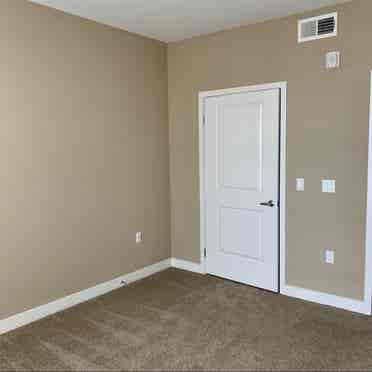 Private room & bath in luxury apts!