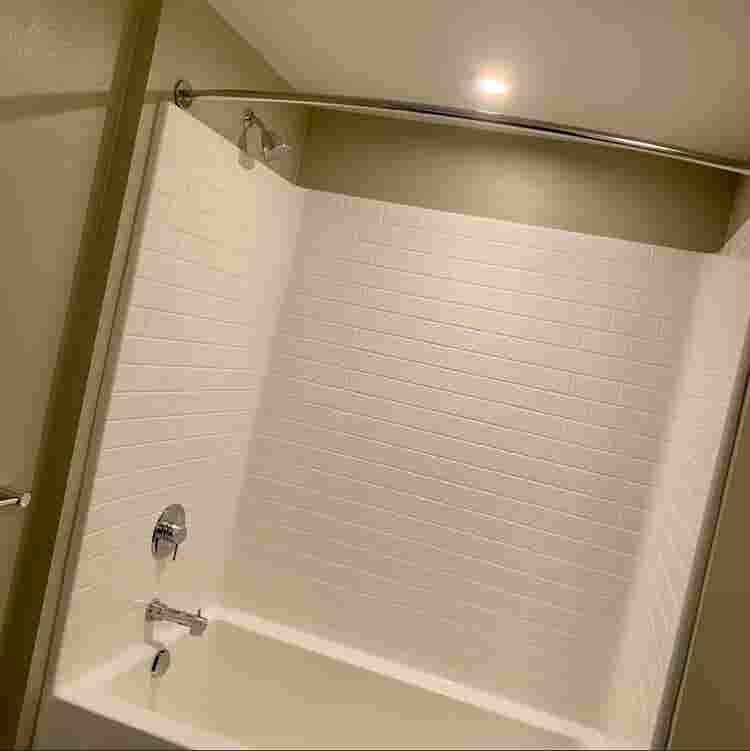 Spacious Room & Bath in Luxury Apts