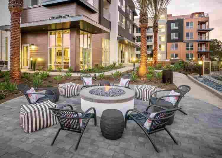 Spacious Room & Bath in Luxury Apts