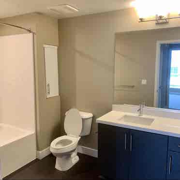 Private room & bath in luxury apts!