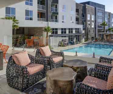 Private room & bath in luxury apts!
