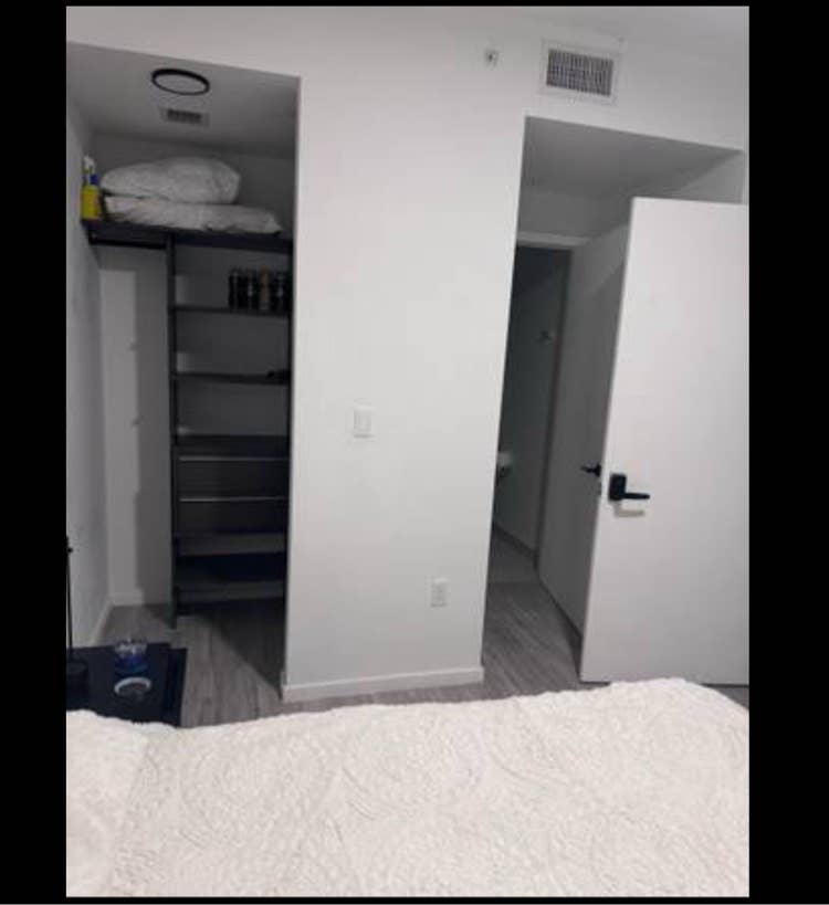 LOOKING FOR 6 month roommate