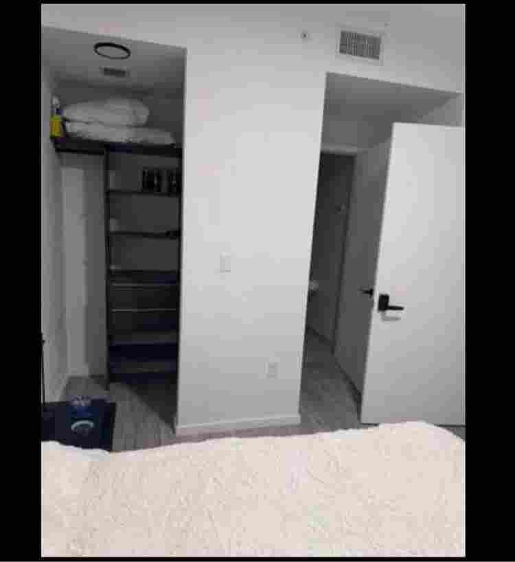 LOOKING FOR 6 month roommate