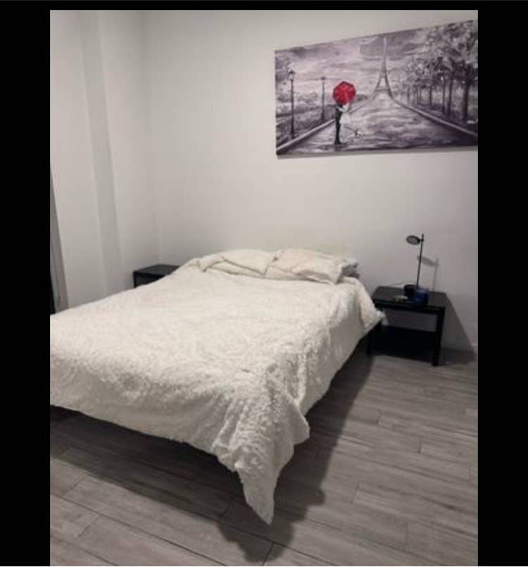 LOOKING FOR 6 month roommate