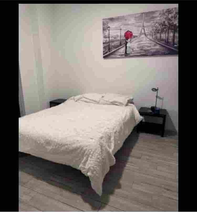 LOOKING FOR 6 month roommate