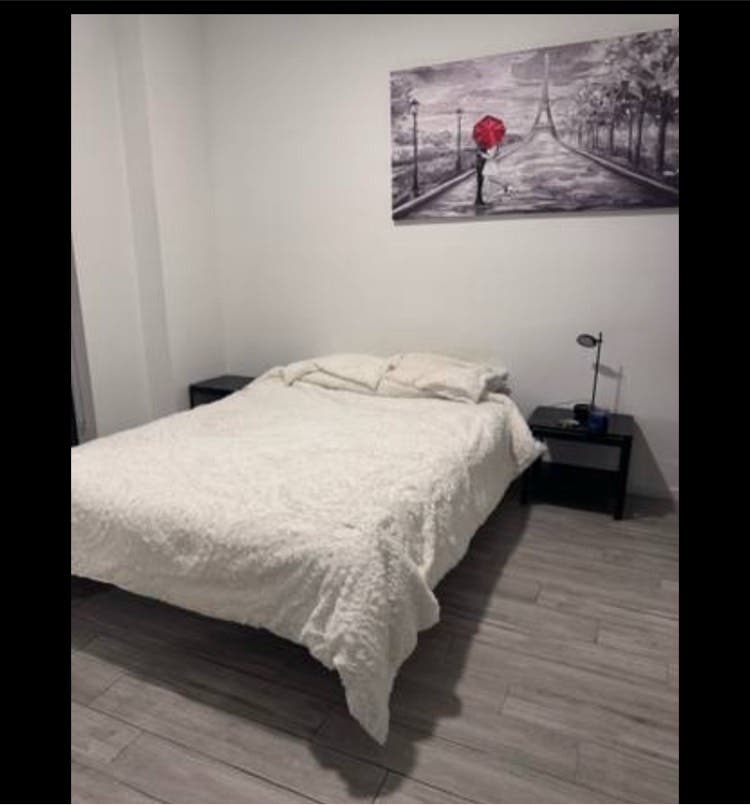 LOOKING FOR 6 month roommate