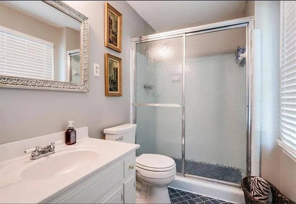 Flat Rate Rent! Female household!