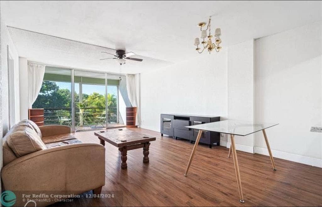 Spare Room w/Private Bath
- Sep 1st