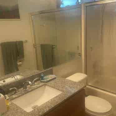 1x Bed, Shared Bath 2 ppl + you !
