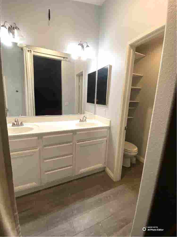 Master, walk-in closet private bath