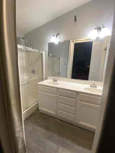 Master, walk-in closet private bath