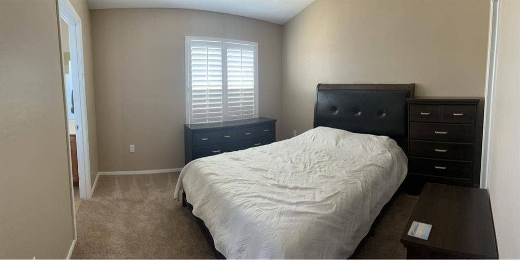 CLEAN room in North Phoenix