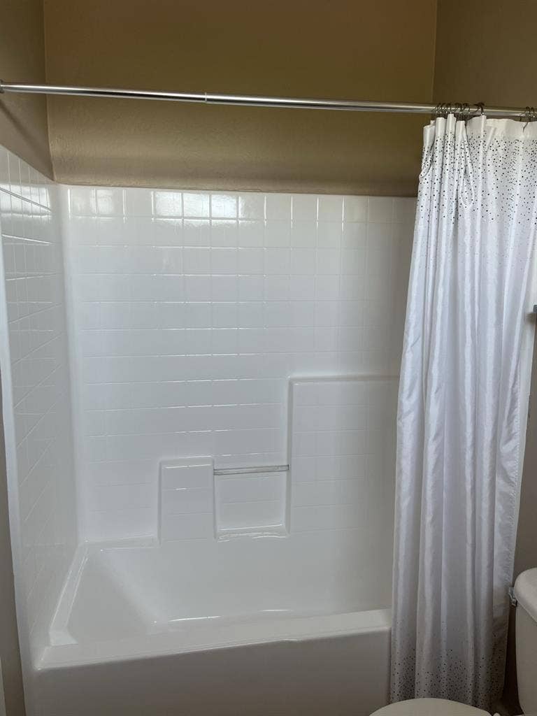 CLEAN room in North Phoenix
