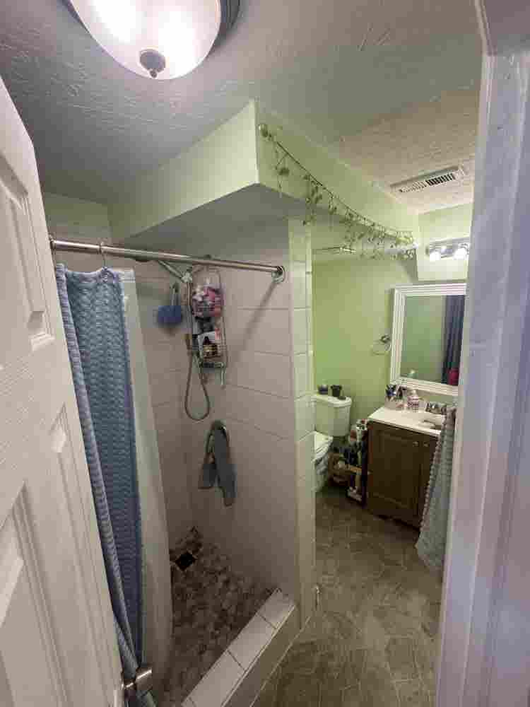 3 Rooms Available ( FEMALES ONLY!!)