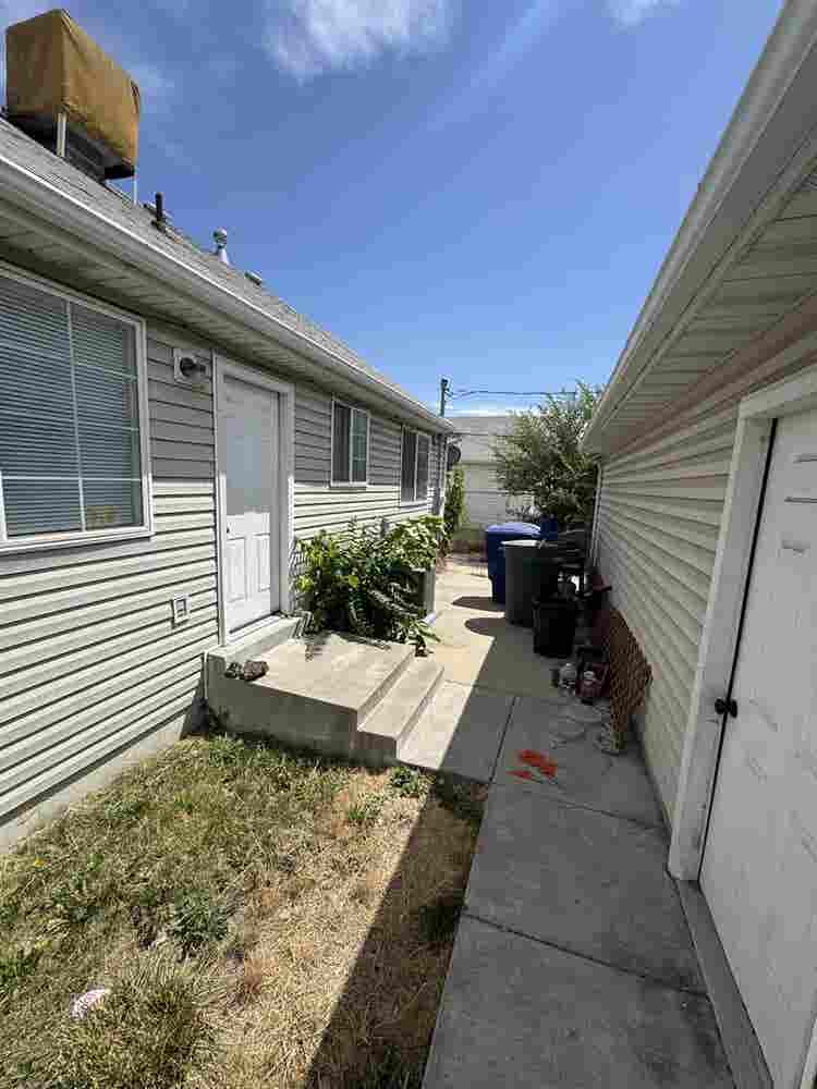 3 Rooms Available ( FEMALES ONLY!!)