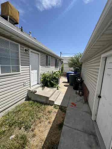 3 Rooms Available ( FEMALES ONLY!!)