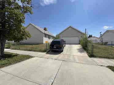 3 Rooms Available ( FEMALES ONLY!!)