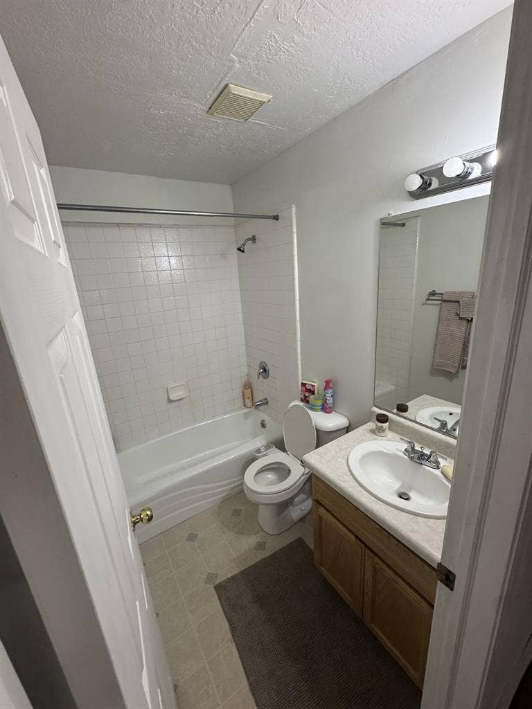 3 Rooms Available ( FEMALES ONLY!!)