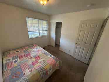3 Rooms Available ( FEMALES ONLY!!)