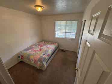 3 Rooms Available ( FEMALES ONLY!!)