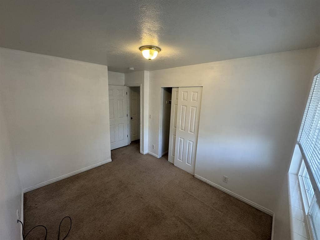 3 Rooms Available ( FEMALES ONLY!!)