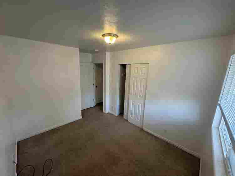 3 Rooms Available ( FEMALES ONLY!!)