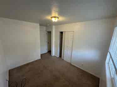 3 Rooms Available ( FEMALES ONLY!!)